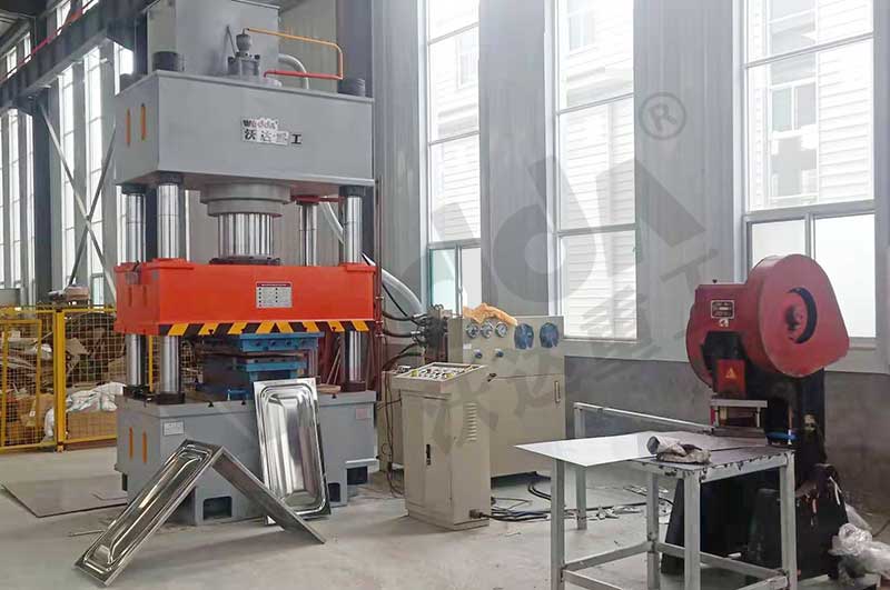 不銹鋼水箱成型液壓機(jī) 不銹鋼水箱成型液壓機(jī)