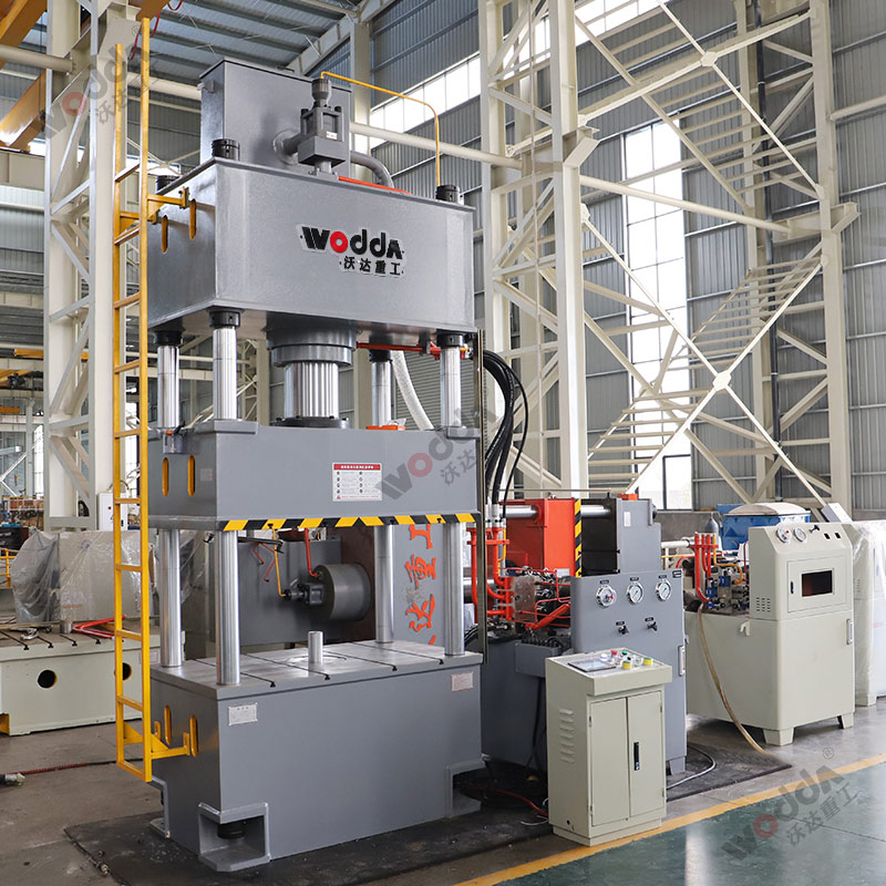 四柱液壓機(jī)如何選擇合適的液壓油？有哪些型號(hào)？