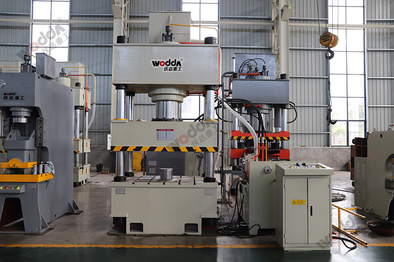 400噸液壓機(jī) 400噸液壓機(jī)