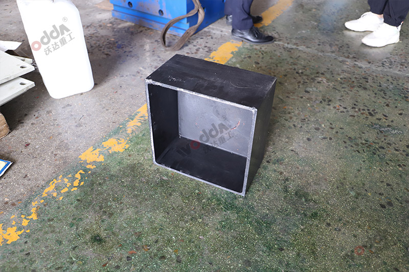 800噸匣缽成型液壓機(jī) 800噸匣缽成型液壓機(jī)