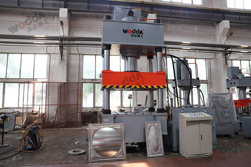 不銹鋼水箱板成型液壓機(jī) 不銹鋼水箱板成型液壓機(jī)