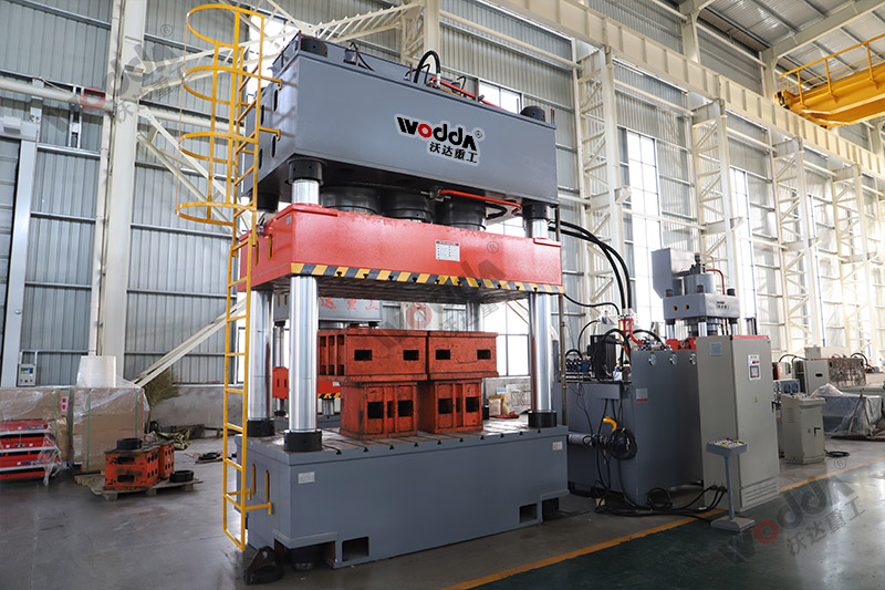 1200噸三梁四柱液壓機(jī)_大型液壓機(jī)廠家 1200噸三梁四柱液壓機(jī)_大型液壓機(jī)廠家