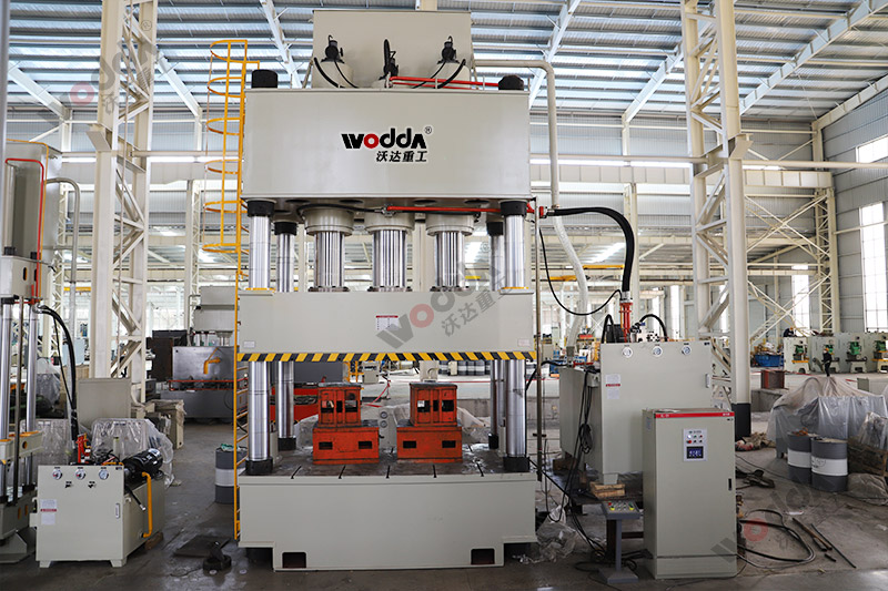 1500噸玻璃鋼電纜橋架成型液壓機(jī) 1500噸玻璃鋼電纜橋架成型液壓機(jī)