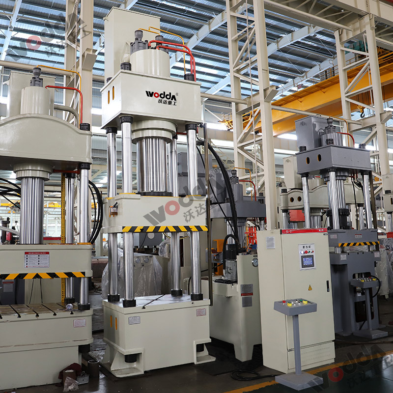 400噸三梁四柱液壓機(jī) 400噸三梁四柱液壓機(jī)