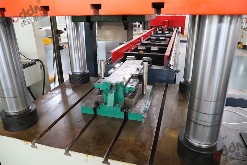 400噸錨桿托盤液壓機(jī) 400噸錨桿托盤液壓機(jī)