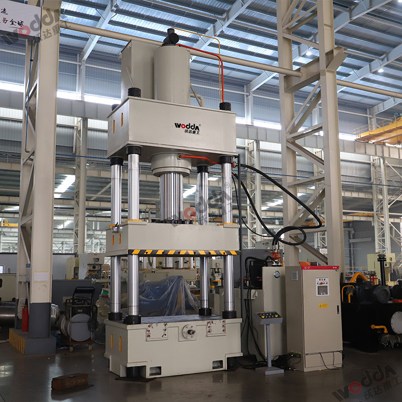 500噸三梁四柱液壓機(jī) 500噸三梁四柱液壓機(jī)