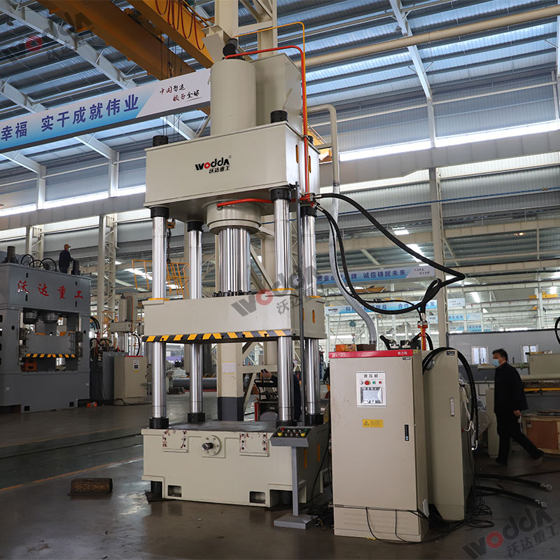 500噸三梁四柱液壓機(jī) 500噸三梁四柱液壓機(jī)