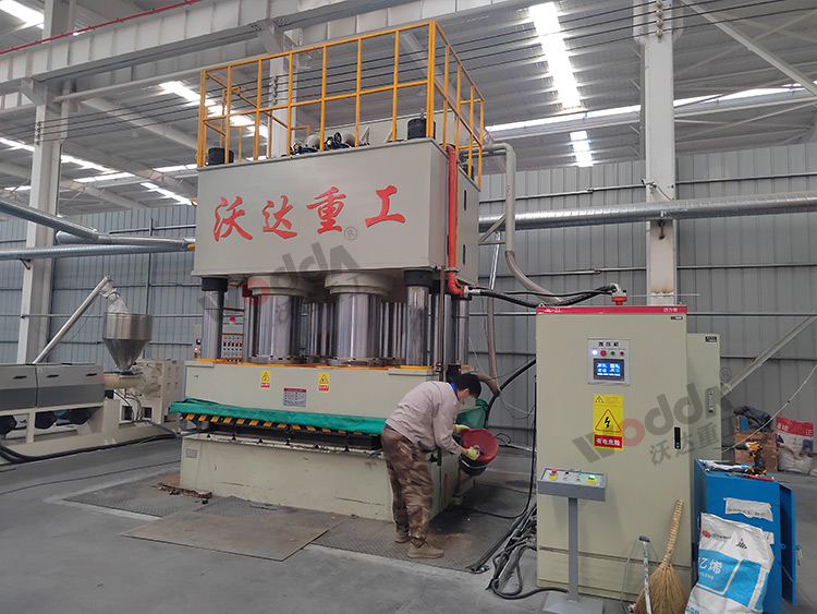 1250噸壓濾機濾板成型液壓機(圖2) 1250噸壓濾機濾板成型液壓機(圖2)