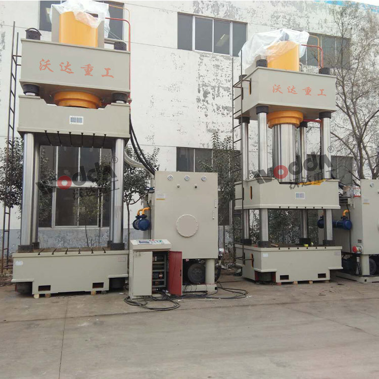 1000噸三梁四柱液壓機(jī) 1000噸三梁四柱液壓機(jī)