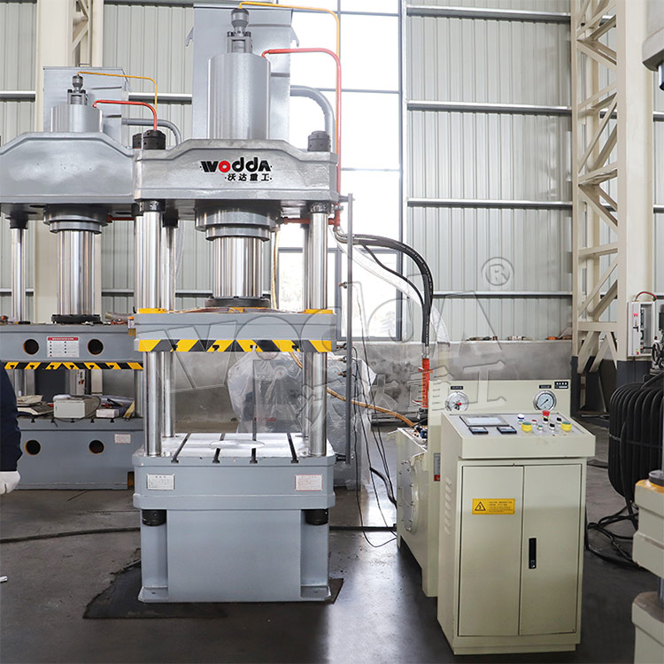 200噸四柱液壓機(jī) 200噸四柱液壓機(jī)