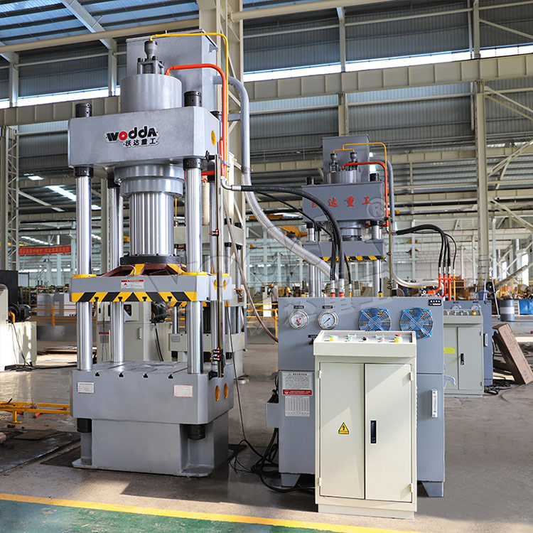 315噸四柱液壓機(jī)試機(jī) 315噸四柱液壓機(jī)試機(jī)