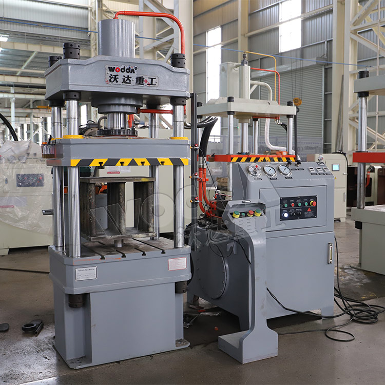 100噸四柱液壓機(jī)車(chē)間加工現(xiàn)場(chǎng) 100噸四柱液壓機(jī)車(chē)間加工現(xiàn)場(chǎng)