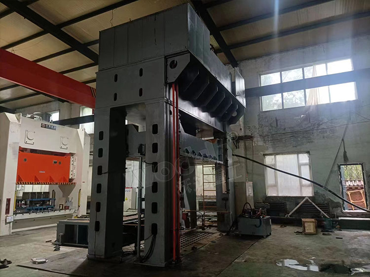 630噸框架式液壓機客戶現(xiàn)場 630噸框架式液壓機客戶現(xiàn)場