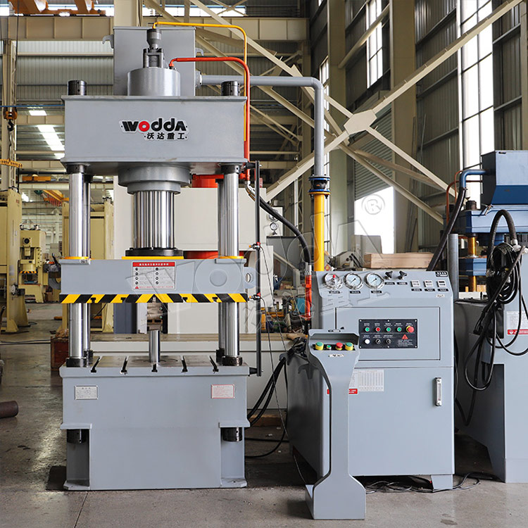 200噸四柱液壓機(jī) 200噸四柱液壓機(jī)