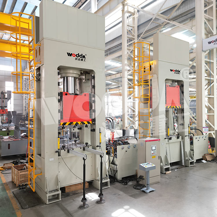 630噸框架式液壓機(jī) 630噸框架式液壓機(jī)