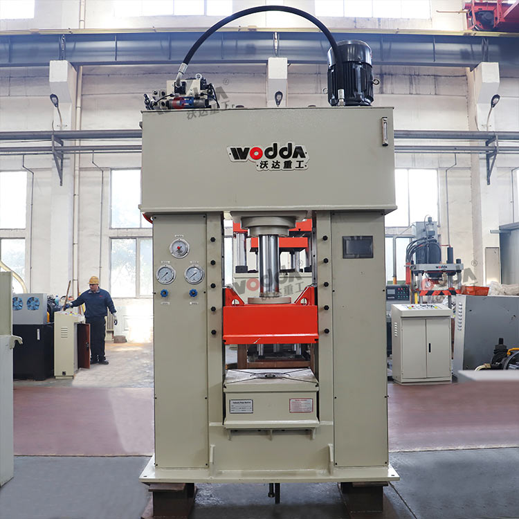 100噸框架式液壓機(jī) 100噸框架式液壓機(jī)