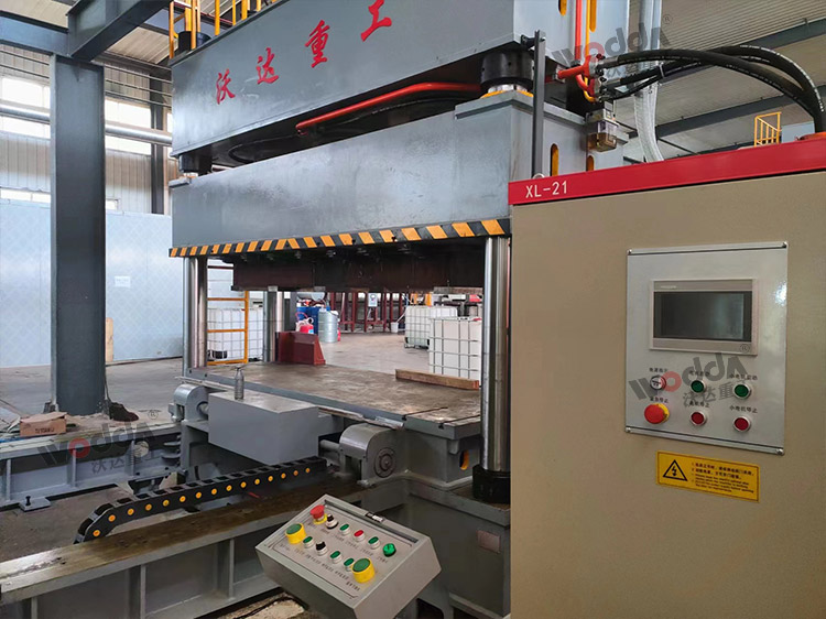 1200噸木屑?jí)喊宄尚鸵簤簷C(jī)客戶現(xiàn)場 1200噸木屑?jí)喊宄尚鸵簤簷C(jī)客戶現(xiàn)場