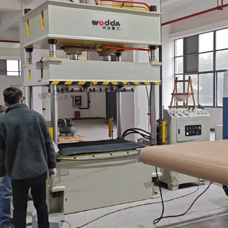 120噸汽車內(nèi)飾件成型液壓機(jī)客戶現(xiàn)場(chǎng)