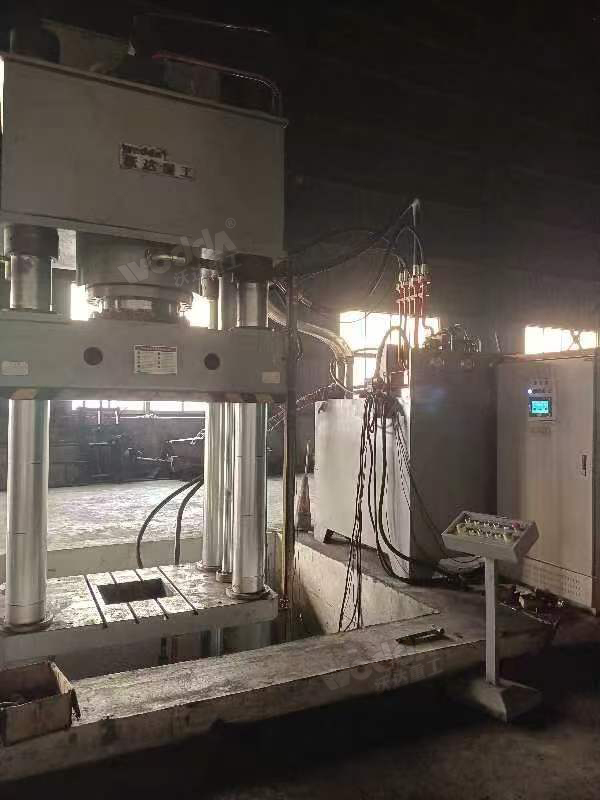 800噸匣缽液壓機(jī)客戶現(xiàn)場.jpg 800噸匣缽液壓機(jī)客戶現(xiàn)場.jpg