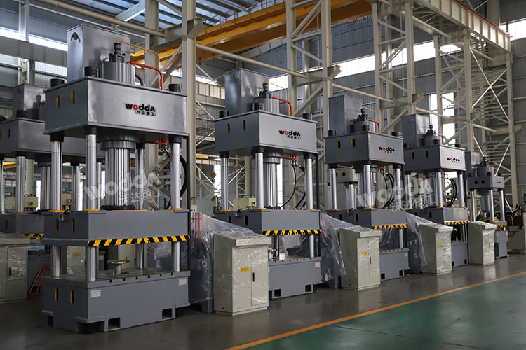 四柱液壓機(jī) 四柱液壓機(jī)