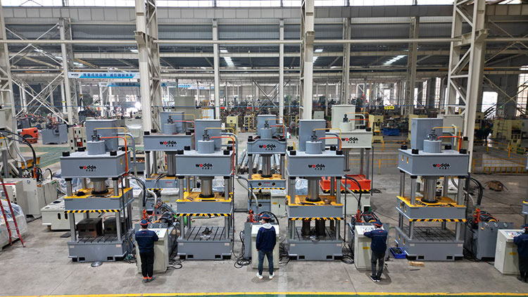 四柱液壓機(jī) 四柱液壓機(jī)