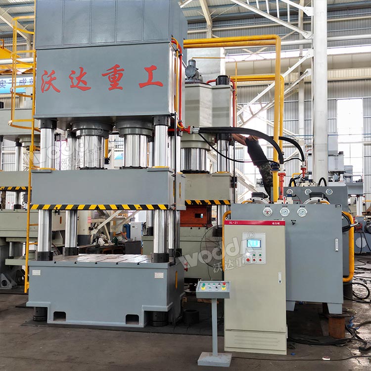 800噸三梁四柱液壓機(jī) 800噸三梁四柱液壓機(jī)