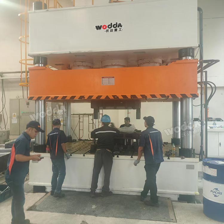 1000噸汽車變速箱油底殼成型機(jī)