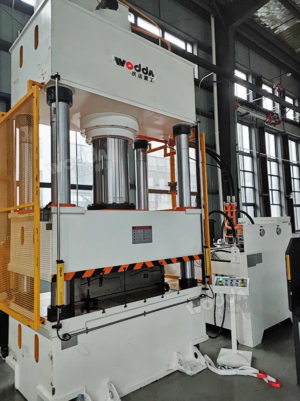 500噸模壓汽車(chē)風(fēng)管保護(hù)套成型機(jī)