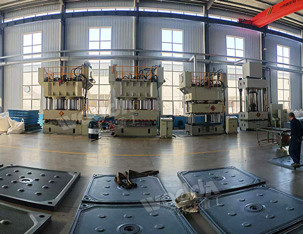 3臺壓濾機(jī)濾板成型液壓機(jī)調(diào)試完成