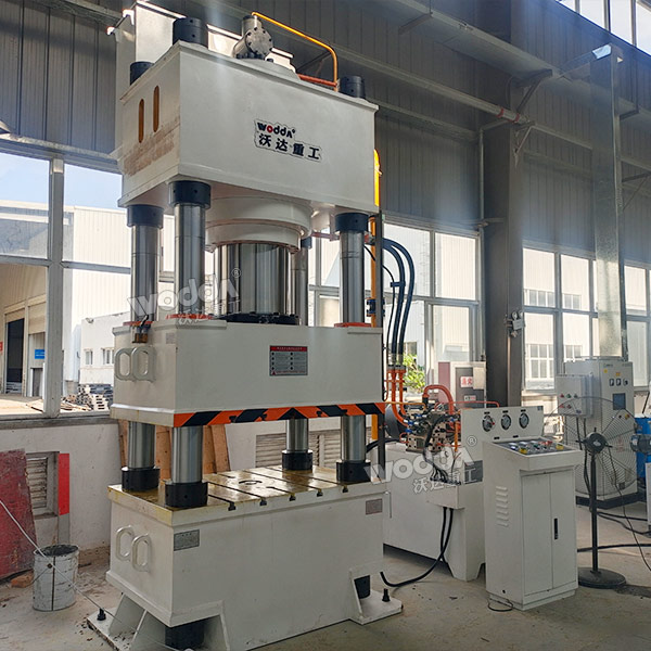 630噸油壓機(jī) 630噸油壓機(jī)