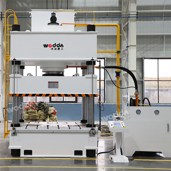 630噸四柱液壓機.jpg 630噸四柱液壓機.jpg