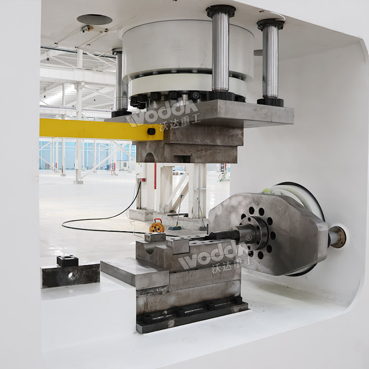 汽車凸輪軸鍛造液壓機(jī)細(xì)節(jié) 汽車凸輪軸鍛造液壓機(jī)細(xì)節(jié)