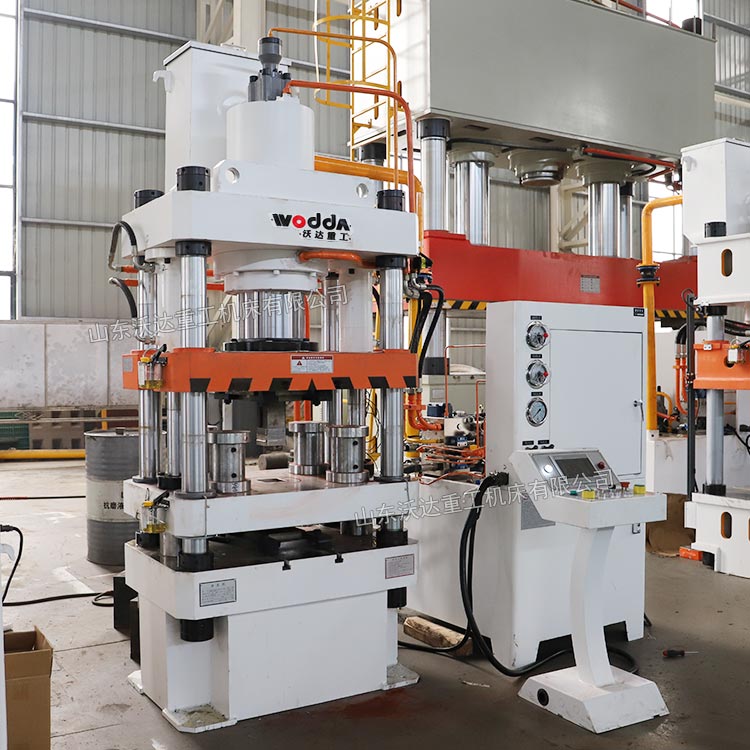 200噸四梁四柱液壓機車間調(diào)試完成 200噸四梁四柱液壓機車間調(diào)試完成