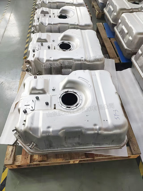 發(fā)動機(jī)油底殼 發(fā)動機(jī)油底殼