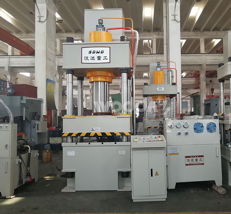 315噸三梁四柱液壓機(jī) 315噸三梁四柱液壓機(jī)