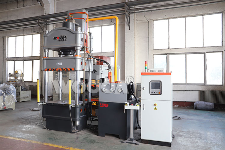 200噸三梁四柱液壓機 200噸三梁四柱液壓機