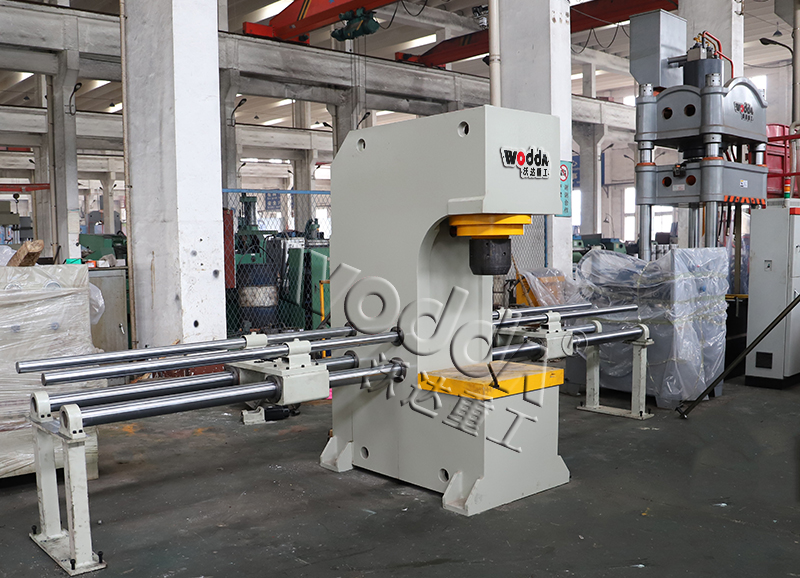 200噸單臂校直機(jī) 200噸單臂校直機(jī)